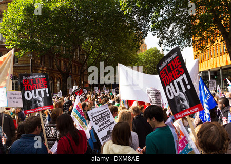 London, UK, 17. Okt 2013. Die Mutter und die nasuwt Streik, Mutter Nationale Gewerkschaft der Lehrer Demonstration in Central London. Gewerkschaft Demo 2013 Stockfoto