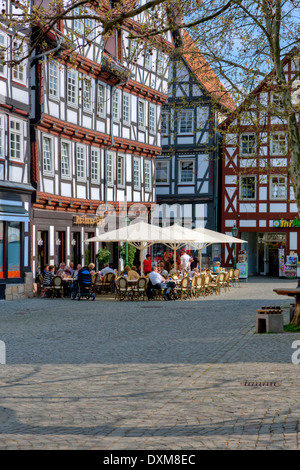 Deutschland, Hessen, Melsungen, Marktplatz und restaurant Stockfoto