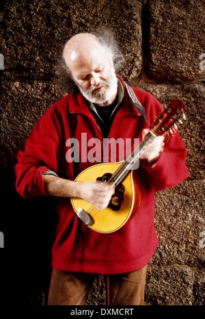 Estnisch Straßenmusikant spielt eine Mandoline in Santiago de Compostella in Spanien Stockfoto