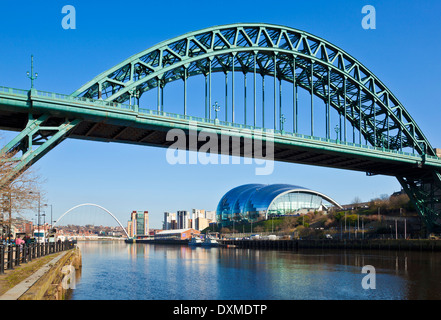 Newcastle Upon Tyne Skyline Gateshead die Tyne-Brücke über Fluß Tyne Tyne und tragen Tyneside England UK GB EU Europa Stockfoto