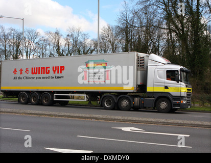 Ein Flügel Yip LKW Reisen entlang der A23-Straße in Coulsdon, Surrey, England Stockfoto