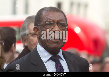 Westminster London, UK. 27. März 2014. Ehemaliger Gewerkschafter Bill Morris, Baron Morris von Handsworth als einer der vielen Gäste und Würdenträger, die Teilnahme an der Beerdigung des ehemaligen Labour MP Tony Benn am St.-Margarethen Kirche in Westminster Credit: Amer Ghazzal/Alamy Live-Nachrichten Stockfoto