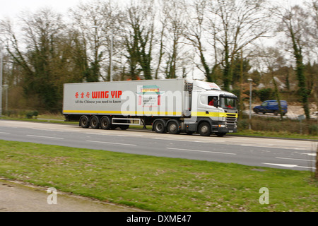 Ein Flügel Yip LKW Reisen entlang der A23-Straße in Coulsdon, Surrey, England Stockfoto