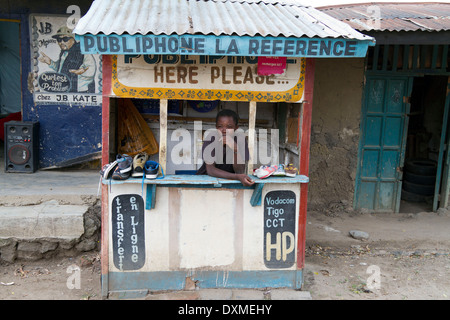 Straßenszene in Rutshuru, Provinz Nord-Kivu, DR Kongo in Zentralafrika Stockfoto