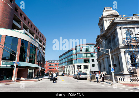 Ecke der Vordergrund und Pearl Street, Innenstadt von Portland, Maine, USA. Stockfoto