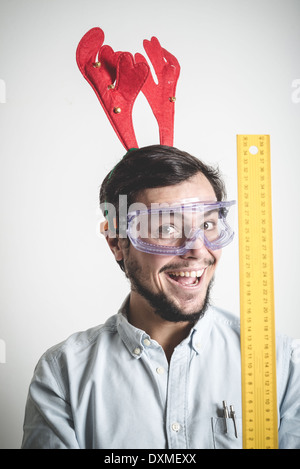 Bricolage Weihnachten stilvoll Jüngling auf weißem Hintergrund Stockfoto