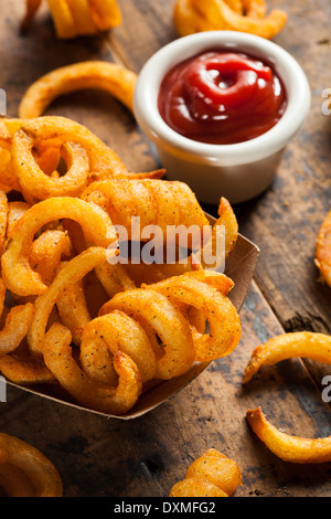 Scharf gewürzte Curly Fries bereit, Essen Stockfoto