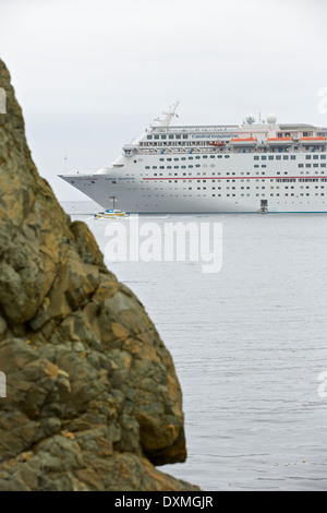 Die Carnival Imagination Kreuzfahrt Schiff verankert aus Avalon, Catalina Island, Kalifornien. Stockfoto