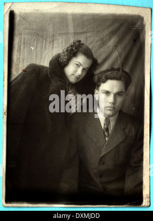 UdSSR - ca. 1954s: Ein antikes Foto zeigt Bruder und Schwester Stockfoto