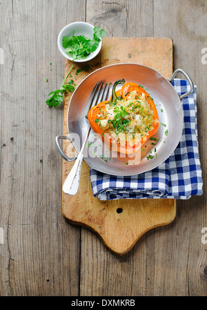 Gefüllte Paprika mit couscous Stockfoto