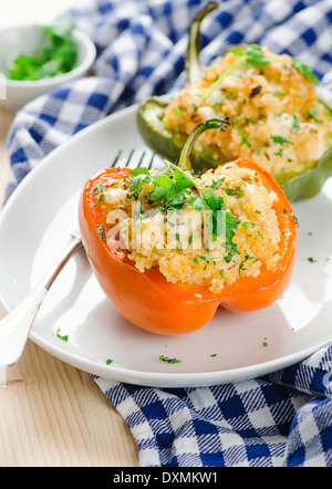 gefüllte Paprika mit couscous Stockfoto