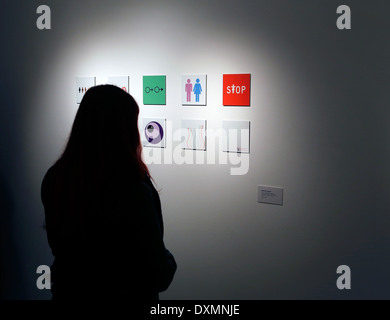 Kunstausstellung in einem lokalen Händler auf der Insel Mallorca, Spanien Stockfoto