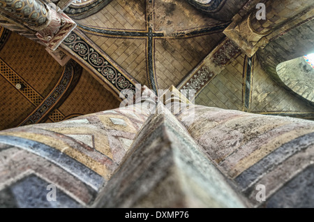 Innenarchitektur der Eglise Notre-Dame la Grande. Poitiers, Frankreich Stockfoto