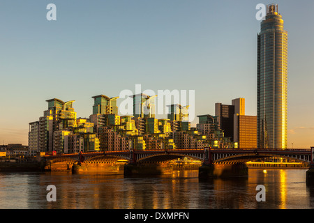 St George Wharf Tower, St. George Wharf Entwicklung, Vauxhall, London, England Stockfoto