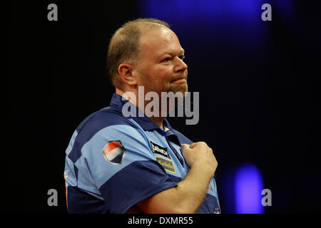 Dublin, Irland. 27. März 2014. Dublin Irland, Raymond van Barneveld Aktion gegen Phil Taylor PDC Darts Premier League von der O2 Arena, Dublin, Irland-Gutschrift: Action Plus Sport Bilder/Alamy Live News Stockfoto