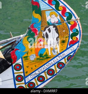 Bunten handgemalten Bug von einer Gondel wie Moliceiro, Aveiro, Beira, Portugal Stockfoto