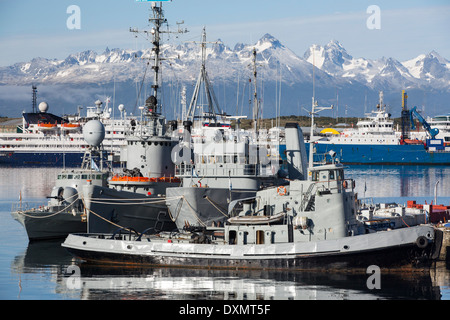 Argentinische Marineschiffe in der Stadt Ushuaia ist die Hauptstadt von Feuerland in Argentinien Stockfoto