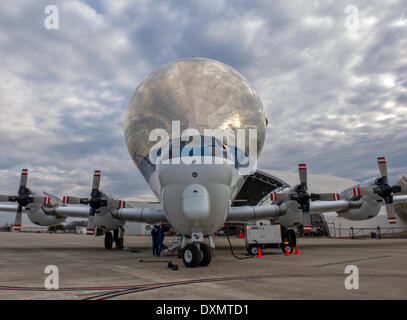 NASA Super Guppy, landet ein speziell entwickeltes Großraumflugzeug Frachtflugzeug auf der Redstone Army Airfield 27. März 2014 in Huntsville, Alabama. Das Flugzeug geliefert einen High-Tech kryogenen Kraftstofftank am Marshall Space Flight Center entscheidend für die Zukunft der Tiefe des Weltraums zu Testzwecken. Stockfoto