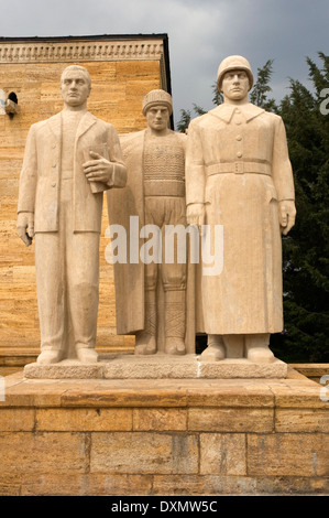 Asien, Türkei, Ankara, Anit Kabir, Mausoleum von Mustafa Kemal Atatűrk, männlichen Statuen Stockfoto