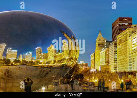 Chicago, Illinois, Vereinigte Staaten von Amerika, Cloud Gate Skulptur im Millennium Park Stockfoto