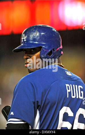 Los Angeles, CA, USA. 27. März 2014. Los Angeles Dodgers Recht Fielder Yasiel Puig #66 während der Major League Baseball Pre-Saison-Spiel zwischen den Los Angeles Angels und die Los Angeles Dodgers an Dodger Stadium.Louis Lopez/CSM/Alamy Live News Stockfoto