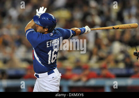 Los Angeles, CA, USA. 27. März 2014. Los Angeles Dodgers Center Fielder Andre Ethier #16 at bat während der Major League Baseball Pre-Saison-Spiel zwischen den Los Angeles Angels und die Los Angeles Dodgers an Dodger Stadium.Louis Lopez/CSM/Alamy Live News Stockfoto