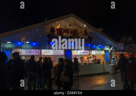 Weihnachtsmarkt auf der Champs Elysees, Paris, Frankreich Stockfoto