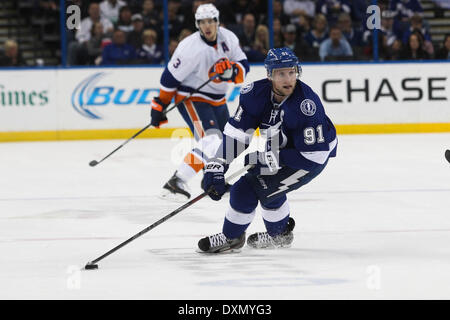 Tampa, Florida, USA. 27. März 2014. Tampa Bay Lightning center Steven Stamkos (91) in der zweiten Periode von den Tampa Bay Lightning gegen die New York Islanders in der Tampa Bay Times Forum in Tampa auf Donnerstag, 27. März 2014. Bildnachweis: Willen Vragovic/Tampa Bucht Times/ZUMAPRESS.com/Alamy Live-Nachrichten Stockfoto