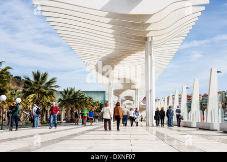 Modernen Hafen promenade El Palmeral de Las Sorpresas, Malaga, Andalusien, Spanien. Stockfoto