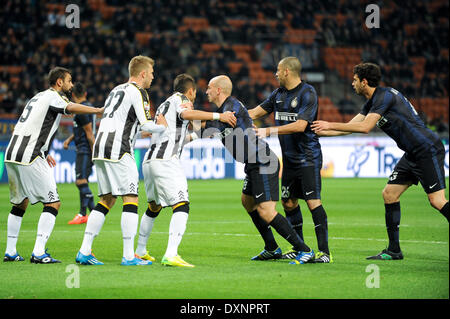 Mailand, Lombardei, Italien. 27. März 2014. Udinese und Inter-Spieler während der Serie Amatch zwischen Inter Vs Udinese, am 27. März 2014. Bildnachweis: Adamo Di Loreto/NurPhoto/ZUMAPRESS.com/Alamy Live-Nachrichten Stockfoto