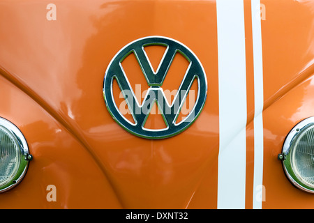 Orange / White striped Volkswagen Camper van Stockfoto