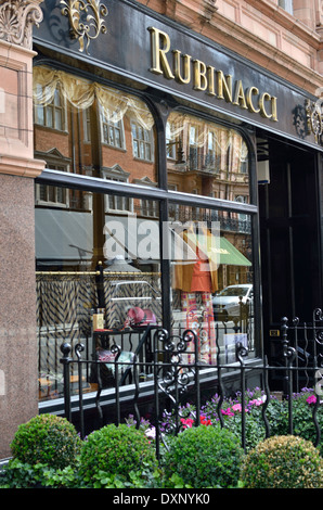 Rubinacci maßgeschneiderte Modegeschäft in Mount Street, Mayfair, London, Großbritannien. Stockfoto