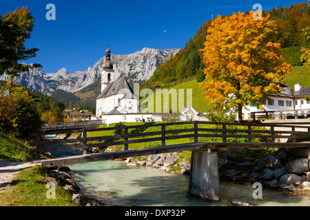 Ramsau Kirche im Herbst, Ramsau bei Berchtesgaden, Bayern, Deutschland Stockfoto