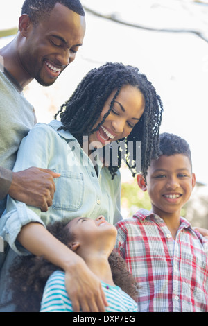 Glückliche Familie im freien Stockfoto