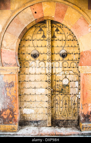 Alte Tür in der Altstadt von Sousse, Tunesien Stockfoto