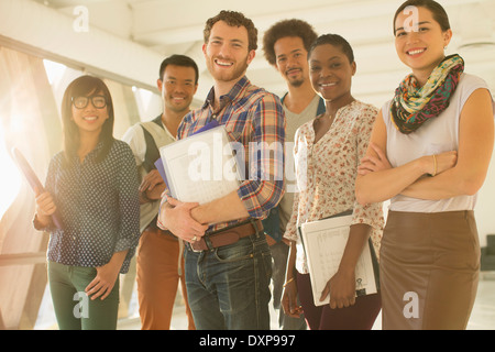 Porträt von glücklich kreative Geschäftsleute Stockfoto