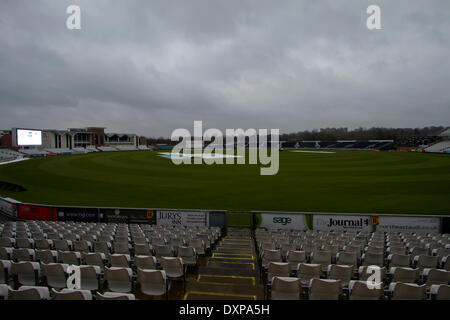 CHESTER-LE-STREET, GROßBRITANNIEN. 28. Mär. Eine sehr nasse Durham Emirates International Cricket Ground bedeutete, dass der amtierende Champions County, Durham County Cricket Club Vorsaison Medien Foto auf Freitag, 28. März 2014 schießen musste drinnen stattfinden. Bildnachweis: MARK FLETCHER/Alamy Live-Nachrichten Stockfoto