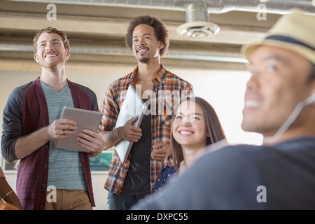 Kreative Geschäftsleute im Büro Stockfoto