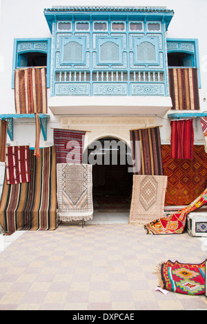 Teppichgeschäft in der Medina, Kairouan, Tunesien Stockfoto