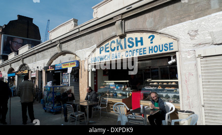 Die hungrig Sandwich Bar Coffee house Shop Cafe auf Mile End Road in Whitechapel East London, UK KATHY DEWITT Stockfoto