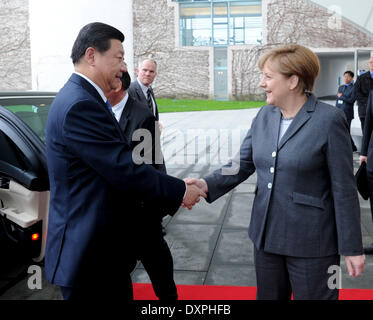 Berlin, Deutschland. 28. März 2014. Chinesische Präsident Xi Jinping (L) führt Gespräche mit Bundeskanzlerin Angela Merkel in Berlin, Deutschland, 28. März 2014. © Zhang Duo/Xinhua/Alamy Live-Nachrichten Stockfoto