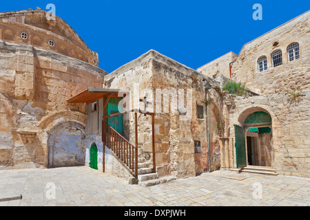 Koptisch-orthodoxen Kirche Hof befindet sich am Dach der Kirche des Heiligen Grabes in Jerusalem, Israel. Stockfoto