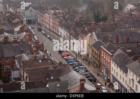 Broad Street, Ludlow, Shropshire (gesehen vom Turm der St. Laurence Kirche) Stockfoto