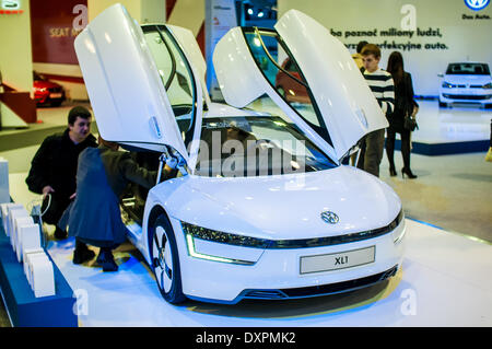 Poznan, Polen. 27. März 2014. Poznan Motor Show ist die größte Messeveranstaltung in Polen, der Automobilindustrie, organisiert jedes Jahr von der internationalen Messe. Auf dem Bild Volkswagen XL1. Bildnachweis: Lukas Juszczak/Alamy Live-Nachrichten Stockfoto