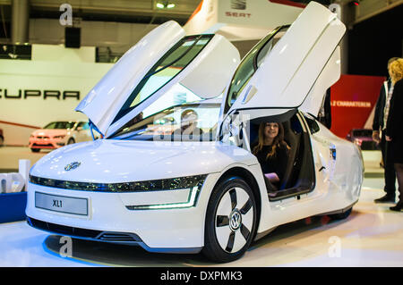 Poznan, Polen. 27. März 2014. Poznan Motor Show ist die größte Messeveranstaltung in Polen, der Automobilindustrie, organisiert jedes Jahr von der internationalen Messe. Auf dem Bild Volkswagen XL1. Bildnachweis: Lukas Juszczak/Alamy Live-Nachrichten Stockfoto