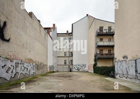 Berlin, Deutschland, Hinterhof zwischen Altbauten in Berlin-Mitte Stockfoto