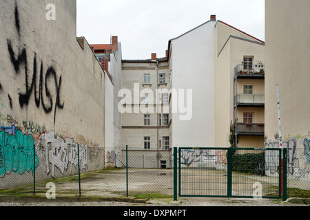 Berlin, Deutschland, Hinterhof zwischen Altbauten in Berlin-Mitte Stockfoto