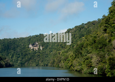 Guatemala, Abteilung von Izabal, in der Nähe der Stadt Livingston, Rio Dulce (Süßwasser) Fluss. Ansicht der Schlucht des Rio Dulce. Stockfoto