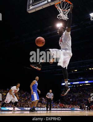 Indianapolis, IN, USA. 28. März 2014. Louisville Cardinals Montrezl Harrell (24) nach vorn auf die Pause für ein Dunk, wie Kentucky Louisville auf Freitag, 28. März 2014 in Indianapolis, Zoll Foto von Mark Cornelison gespielt | Personal Credit: Lexington Herald-Leader/ZUMAPRESS.com/Alamy Live-Nachrichten Stockfoto