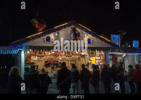 Weihnachtsmarkt auf der Champs Elysees, Paris, Frankreich Stockfoto